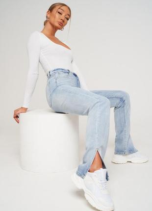 Новые джинсы высокая посадка талия разрезы клёш ровные