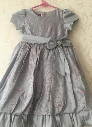 Нарядна  сукня для дівчинки