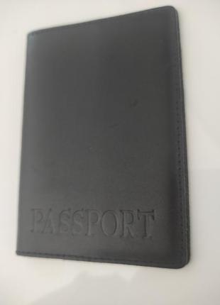 Обкладинка на "паспорт" шкіряна.