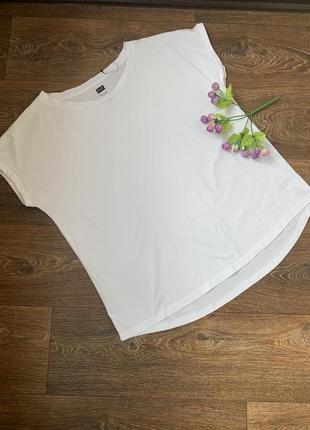Базовая белая футболка