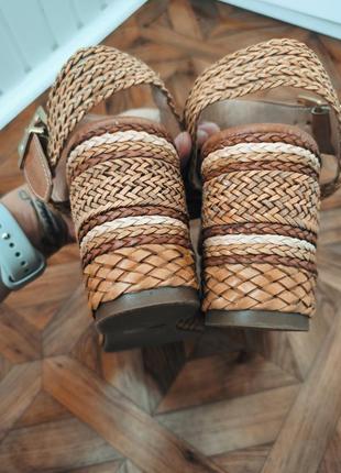 Трендові плетені босоніжки на платформі бежеві кемел коричневі6 фото