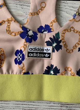 Стильный женский спортивный топ от бренда adidas оригинал2 фото