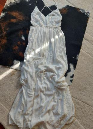 Белое длинное платье с открытой спиной1 фото