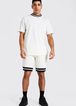 Футболка з контрастним коміром