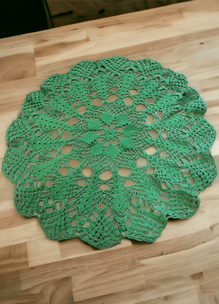 Салфетка вязанная крючком 62см