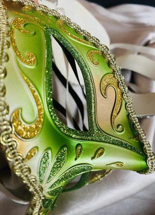 Маска карнавальная женская взрослая винтажная зеленая з золотом3 фото