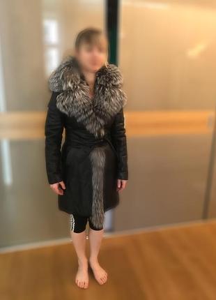 Зимове пальто зі шкіри з хутром чорнобурки