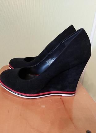 Тефли на танкетке