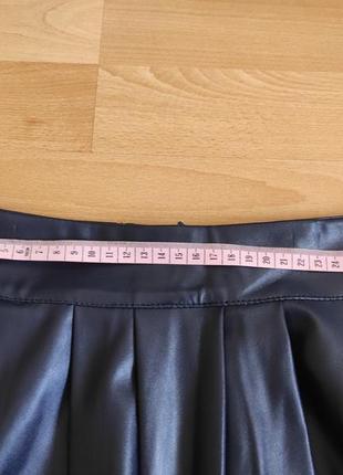 Нова шкіряна ажурна шкільна юбка еко шкіра темно синя5 фото
