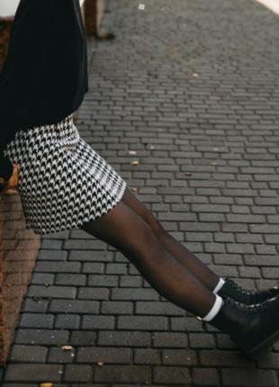 Твидовая юбка на осень мини юбка в клетку тепла юбка в гусиную лапку короткая юбка на осень3 фото