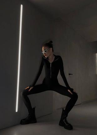 Черный комбинезон