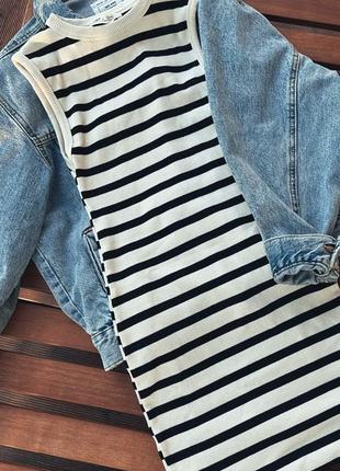 Сукня в смужку від zara тренд 2023