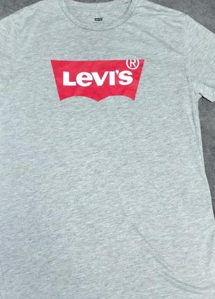 Продам футболку levi's