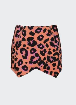 Игривые персиковые шорты-юбка с леопардовым принтом на молниях1 фото