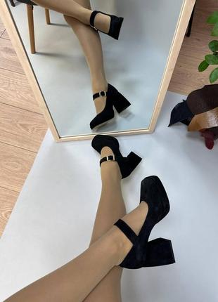 Чорні замшеві туфлі на масивній підошві та каблуку з застібкою4 фото