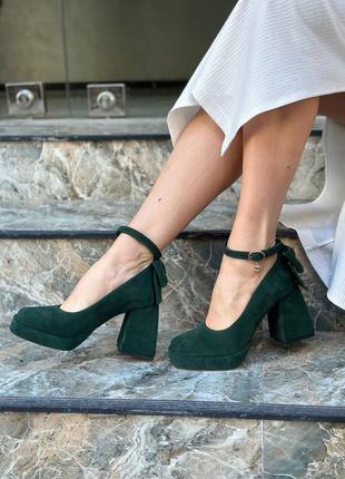 Зеленые изумрудные замшевые туфли на массивном каблуке с бантиком много цветов3 фото