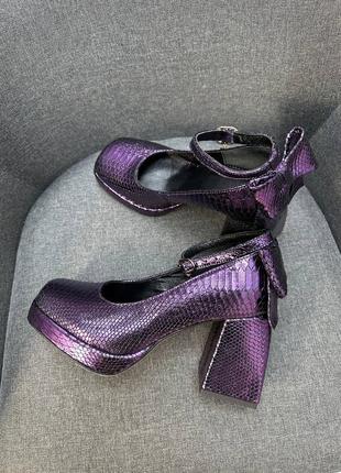 Фіолетові шкіряні туфлі на масивному каблуку з бантиком6 фото