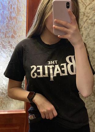 Футболка чорна