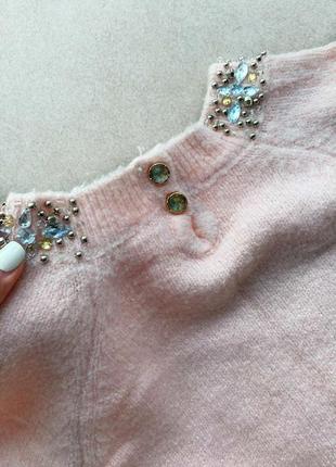 Розовый мягкий тёплый свитер с камнями4 фото