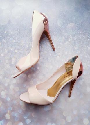 Бежевые босоножки кожа бренд ted baker london р. 40