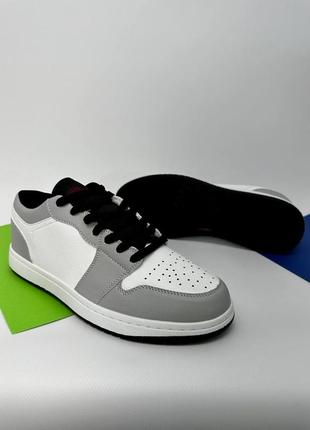 👟 стильні чоловічі кросівки, світло-сірого кольору.4 фото