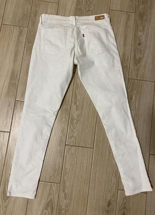 Женские белые джинсы levi’s slim w30l322 фото