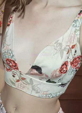 Красивый топ с цветами