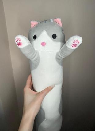 Большая мягкая игрушка 70 см плюшевая длинный кот батон котейка-подушка серый цвет3 фото