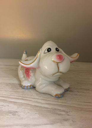 Фарфоровая статуэтка щенок