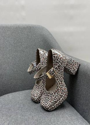 Трендовые леопардовые туфли мери джейн на широком массивном каблуке2 фото