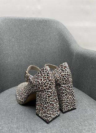 Трендовые леопардовые туфли мери джейн на широком массивном каблуке5 фото