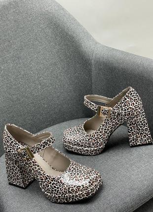 Трендовые леопардовые туфли мери джейн на широком массивном каблуке3 фото