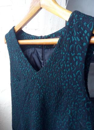 Строгое зеленое с черным теплое платье сарафан а-силуэт жакард от next9 фото