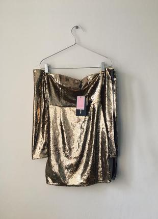 Платье в золотых пайетках с открытыми плечами prettylittlething коллекция кортни кардашьян8 фото