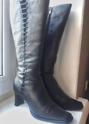 Кожаные высокие зимние сапоги на меху