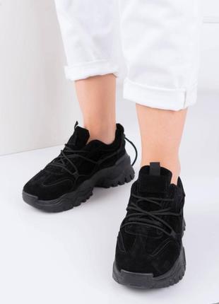 Стильные черные замшевые кроссовки на платформе толстой подошве массивные модные кроссы