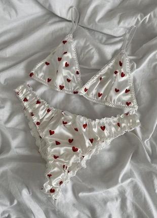 Сексуальна жіноча білизна комплект трусики і ліф атласний з сердечками