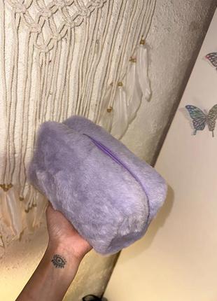 Мягкая меховая косметичка вместительная фиолетовая лиловая3 фото