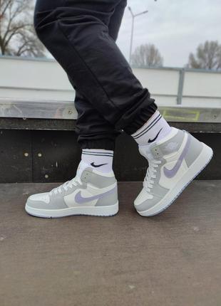 Жіночі кросівки nike air jordan 1 retro mid grey violet5 фото