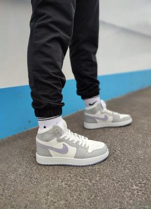 Жіночі кросівки nike air jordan 1 retro mid grey violet6 фото