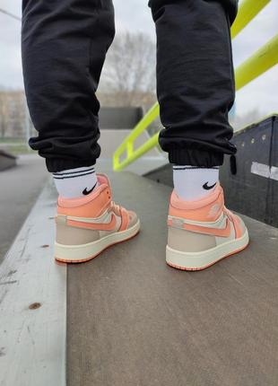 Женские кроссовки nike air jordan 1 retro high orange beige9 фото