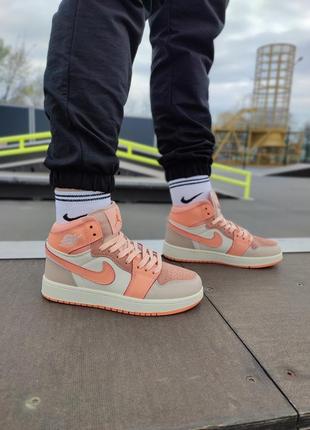 Женские кроссовки nike air jordan 1 retro high orange beige1 фото