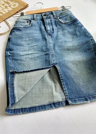 ✨актуальная джинсовая юбка с v-образным разрезом от h&amp;m4 фото