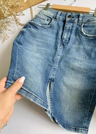 ✨актуальная джинсовая юбка с v-образным разрезом от h&amp;m6 фото