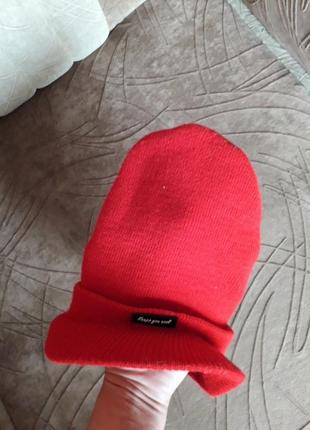Красная шапка кепка на мальчика 8-10 лет