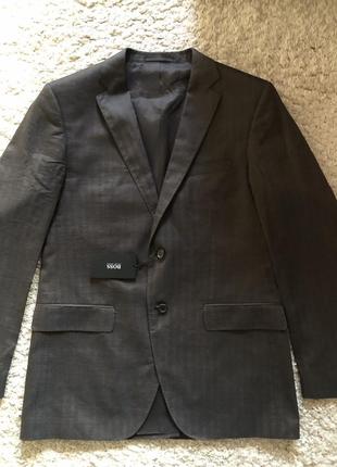 Новый пиджак hugo boss оригинал бренд размер l,xl- раз. 50