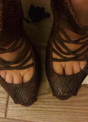 Круті і стильні босоніжки від бренду h&m