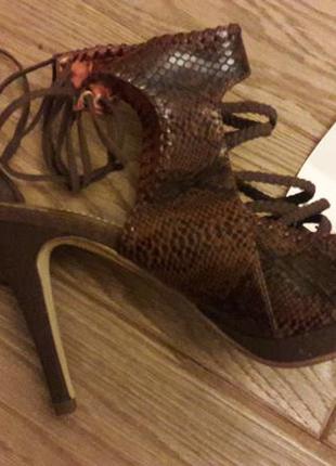 Круті і стильні босоніжки від бренду h&m