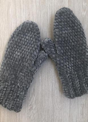 Велюровые варежки (рукавицы) ручной работы темно-серого цвета1 фото