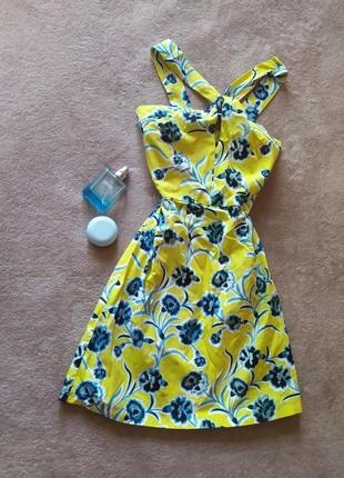 Яркое качественное желтое платье в цветочный принт1 фото
